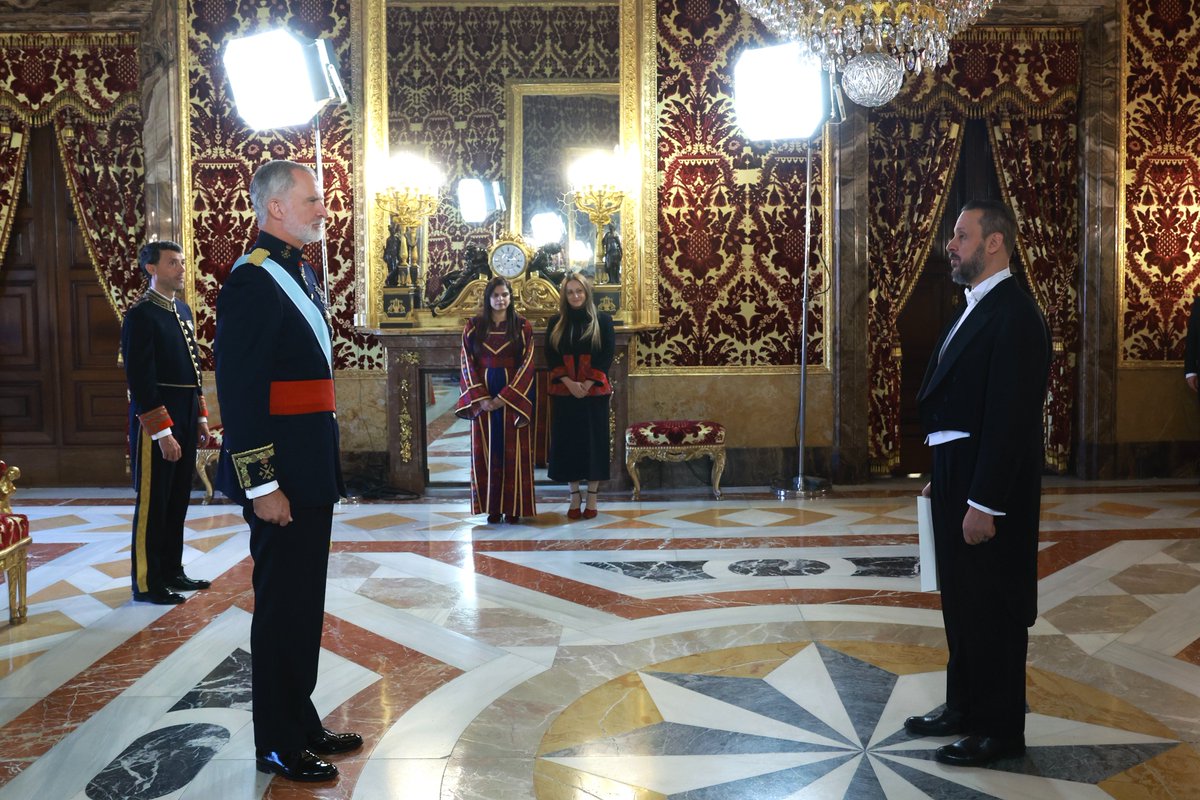 CasaReal's tweet photo. El Rey recibe las Cartas Credenciales del embajador del Estado de Palestina, Fadi F. H. Elhusseini.

➡️https://t.co/m01xqr2lJ3 https://t.co/ji4IUgIIWv