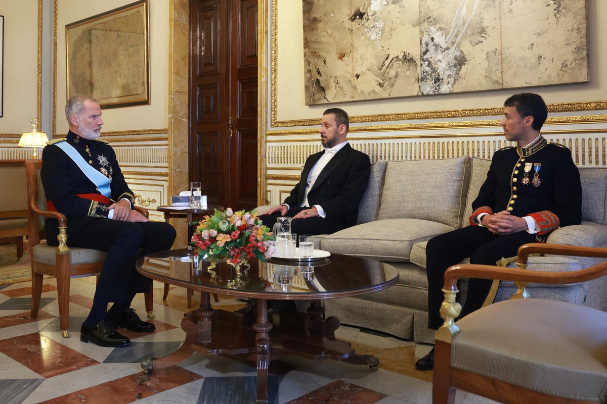 CasaReal's tweet photo. El Rey recibe las Cartas Credenciales del embajador del Estado de Palestina, Fadi F. H. Elhusseini.

➡️https://t.co/m01xqr2lJ3 https://t.co/ji4IUgIIWv