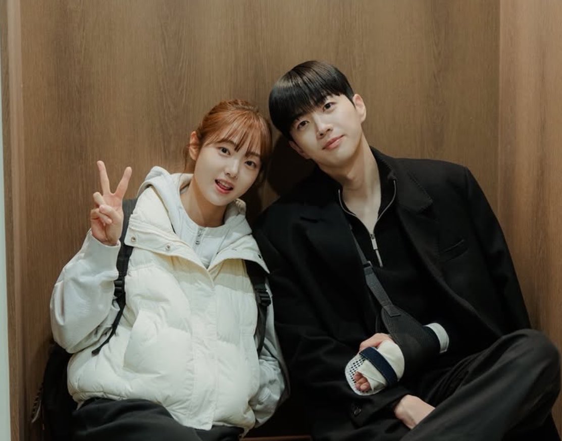 dnsualxee's tweet photo. happy #MyBossMyBiasEp13 day 🍀 https://t.co/YpNRlNoB8g