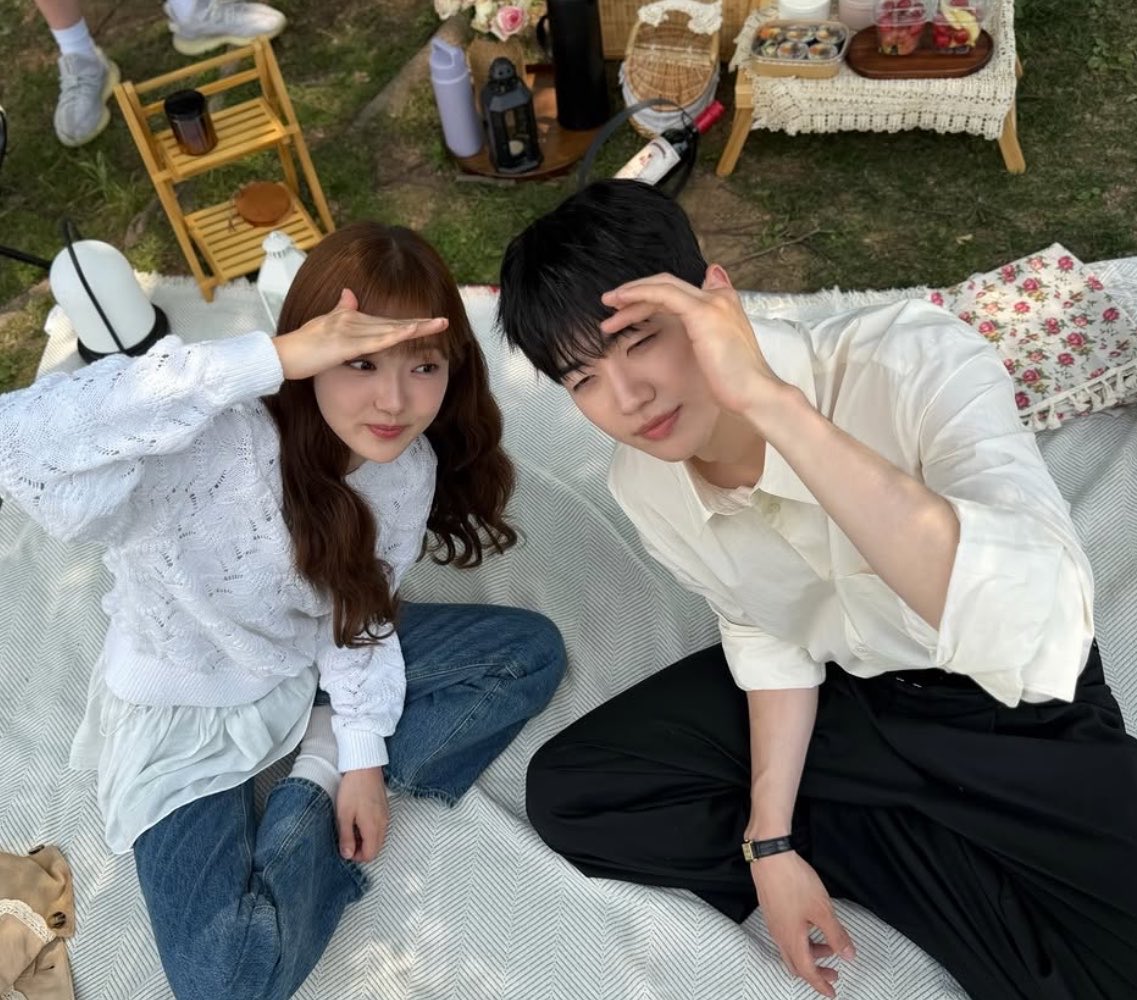 dnsualxee's tweet photo. happy #MyBossMyBiasEp13 day 🍀 https://t.co/YpNRlNoB8g