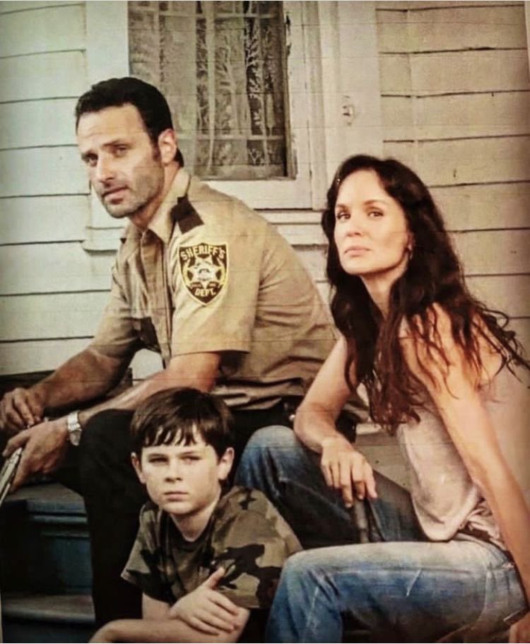 rositascrossbow's tweet photo. The Grimes family, season 2. https://t.co/VPSPSG1P9x