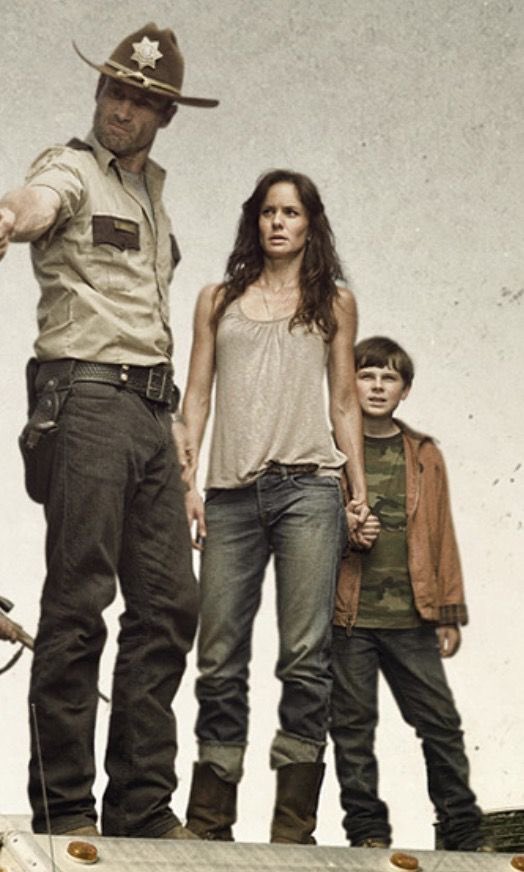 rositascrossbow's tweet photo. The Grimes family, season 2. https://t.co/VPSPSG1P9x