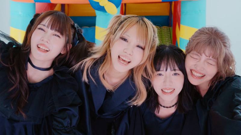 rooftop1976's tweet photo. BLUEGOATS、銀杏BOYZ「BABY BABY」カバーMV公開 - ニュース | Rooftop https://t.co/MhIPtvlv6a https://t.co/tfuknQPHXQ