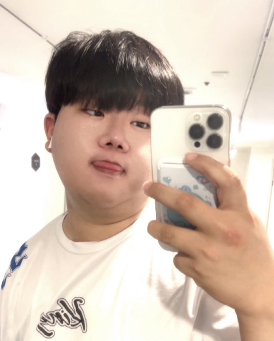 10000sick2's tweet photo. 인기 많았던 사진 두고가께 내기분 좋아지게 좋아요 마니 눌러라 알겐냐 https://t.co/U3J4hpHu3M