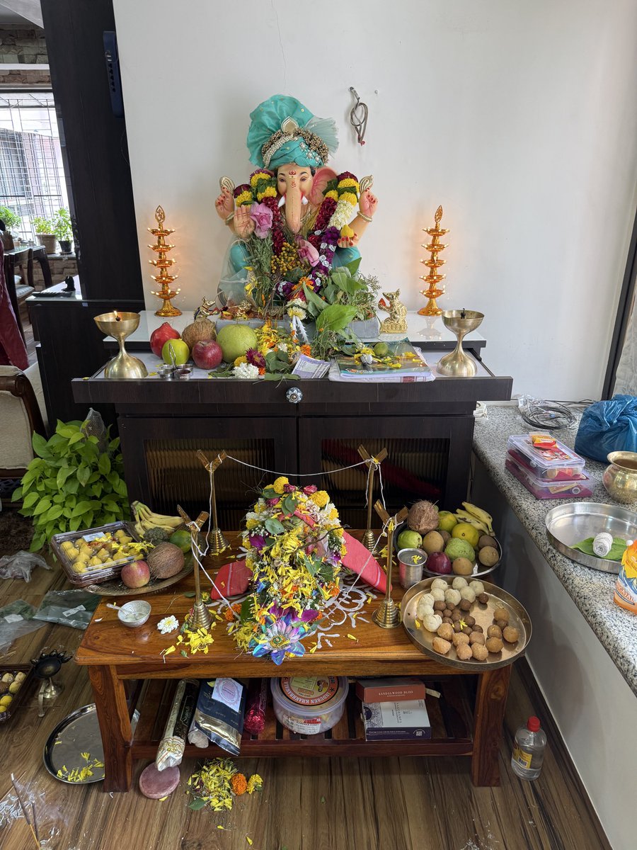 anjanisingh's tweet photo. Ganpati darshan hopping at friends and family in Mumbai today. A very different side of the city. Also start of a long festive season :) https://t.co/7uy3qYWGpc