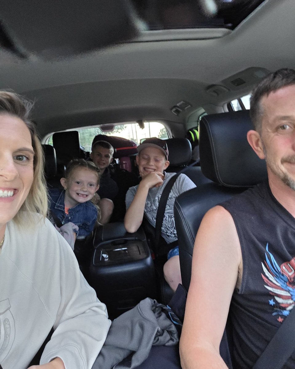Suhstellato's tweet photo. Vacation checklist: gut glow, protein drink, kids, husband, suitcases. Hopefully I remembered everything else. Vacation, here we come. What do you always forget? Mine is usually a phone charger or hair product, never an outfit. https://t.co/jjZQph9pBO