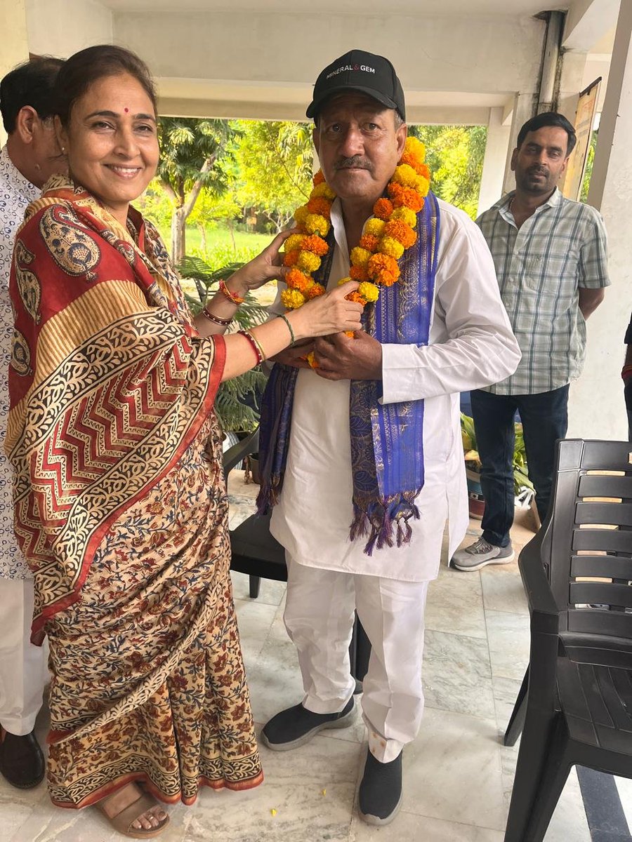 DrArchanaINC's tweet photo. 🎉 वार्ड नंबर 82 में कांग्रेस प्रत्याशी श्री महेश यादव जी ने शानदार जीत दर्ज की।

इस विजय पर उन्हें हार्दिक बधाई एवं पार्षद के रूप में नई जिम्मेदारी के लिए बहुत-बहुत शुभकामनाएँ। 🌹

क्षेत्र की जनता और सभी समर्थकों को भी इस जीत की बधाई।

 #Ward82 #Congress #CongressVictory #JaipurCongress