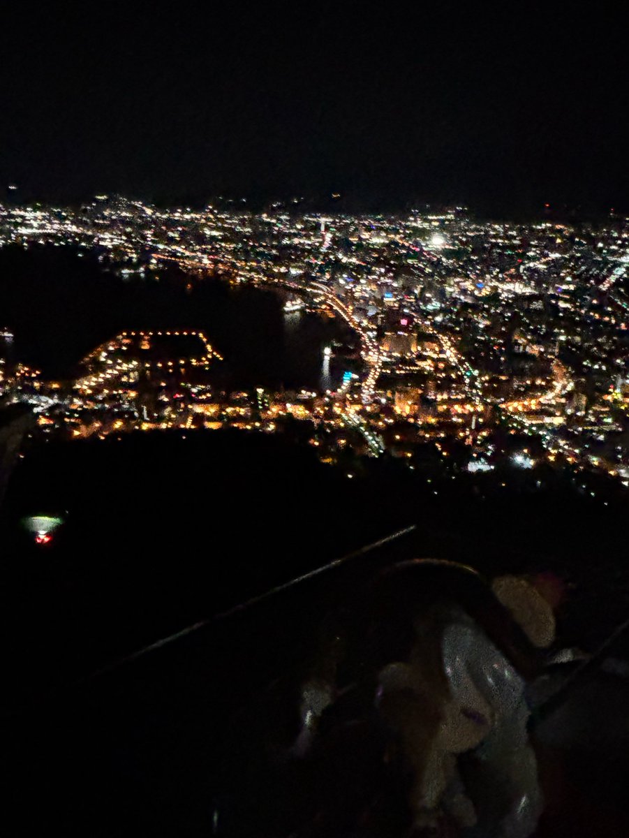 yu_0oxx's tweet photo. 夜景と一緒に撮るの難しくて撃沈⤵︎⤵︎ https://t.co/1KoalEZKiQ