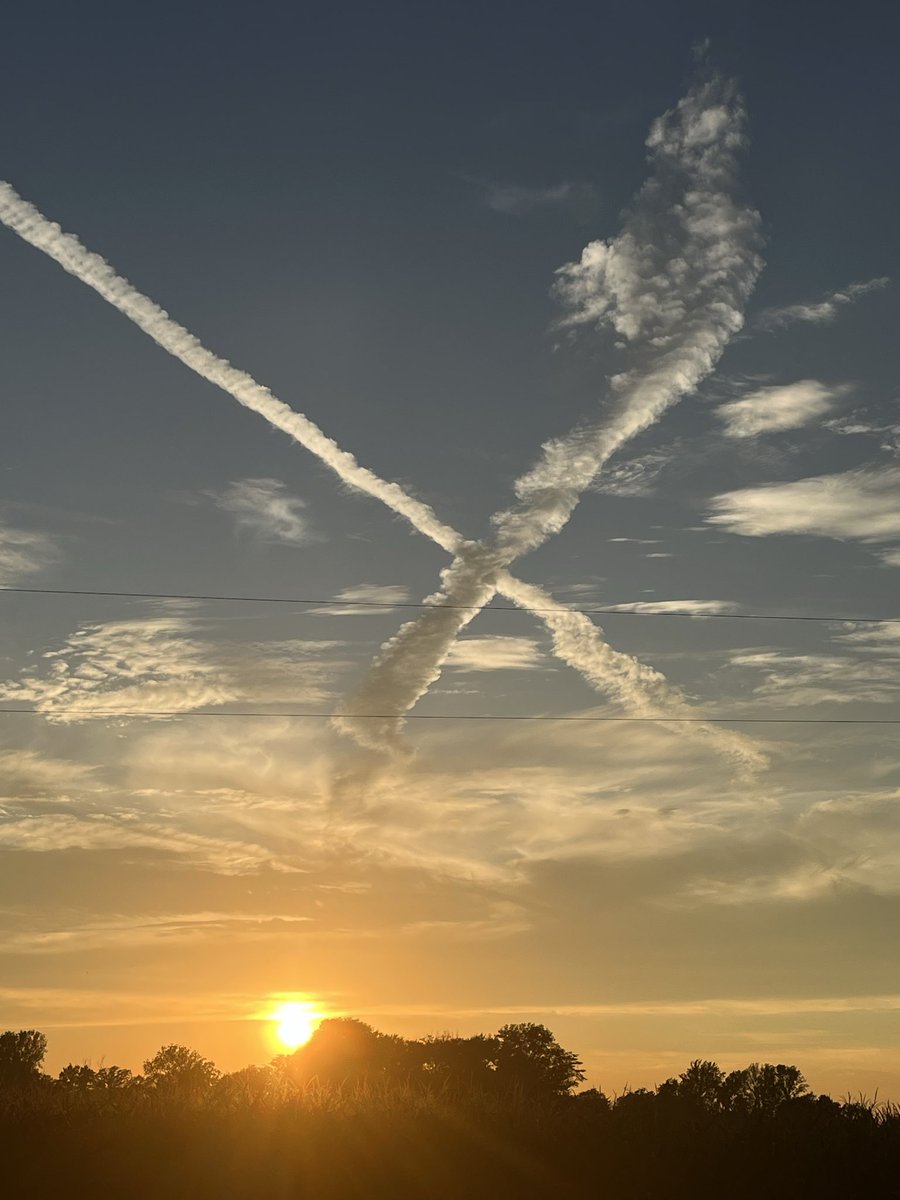 Tony1vzj's tweet photo. @NICKBAZINE58571 One is sun rise the other is sun set. Indianapolis https://t.co/OkgRTf1mZK