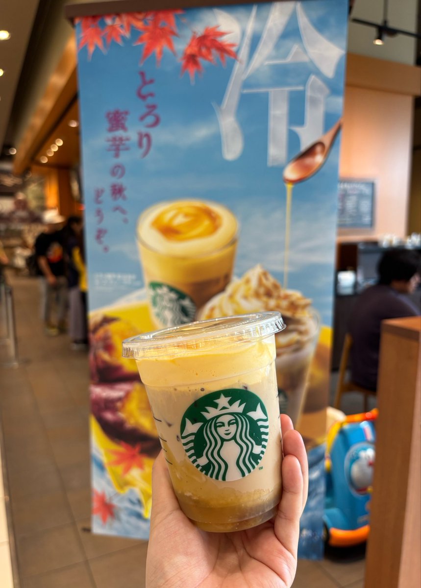 aachan_esute's tweet photo. ラテの方が芋感多く感じられますよ！と言われ迷わずラテに🍠
フラペチーノもやっぱり気になるから飲んでみよ〜🍠 https://t.co/MbHu5TpnPS