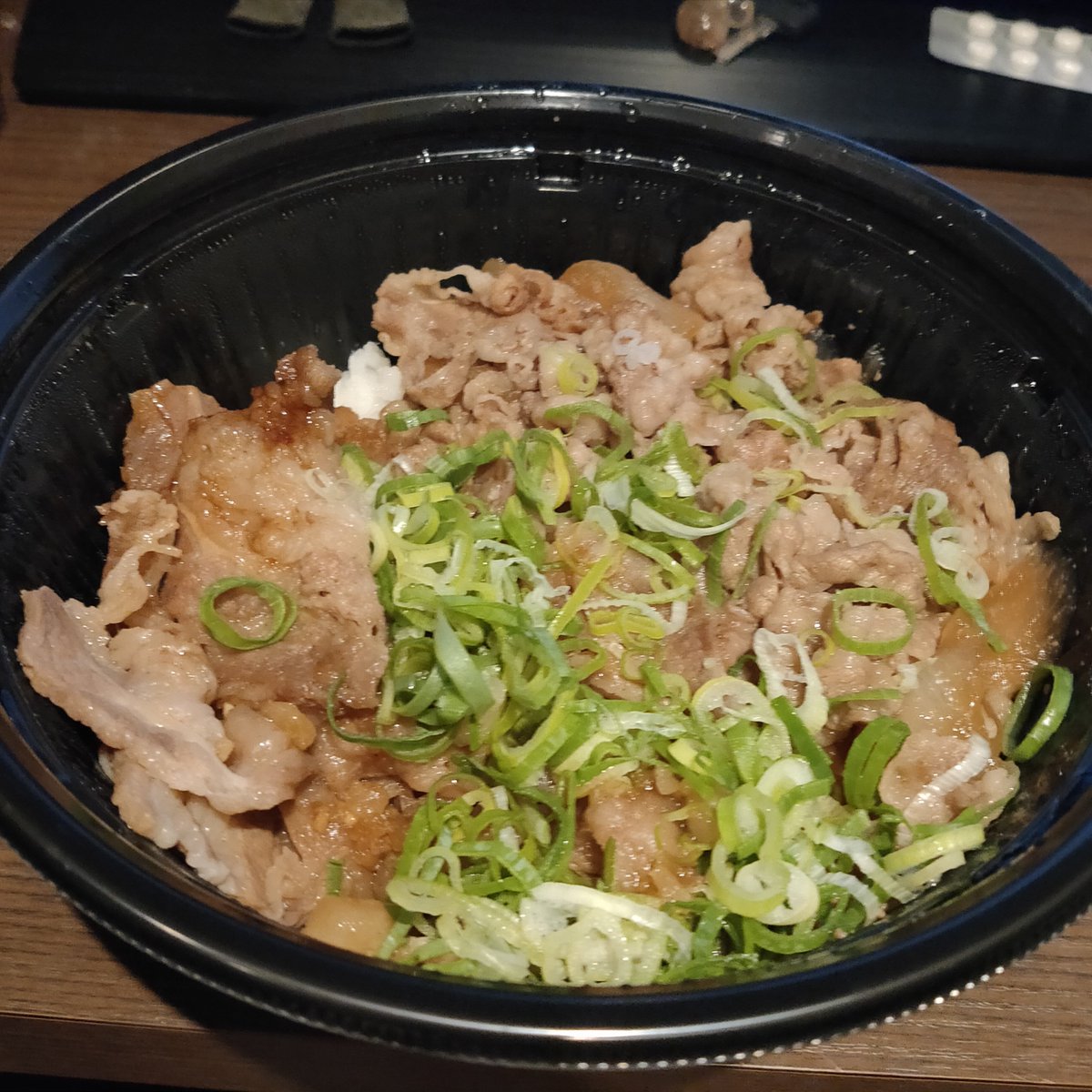 koich1599's tweet photo. #夕食 #吉野家 #スタミナ超特盛丼 🥃✨ https://t.co/PdJqdTsVdS