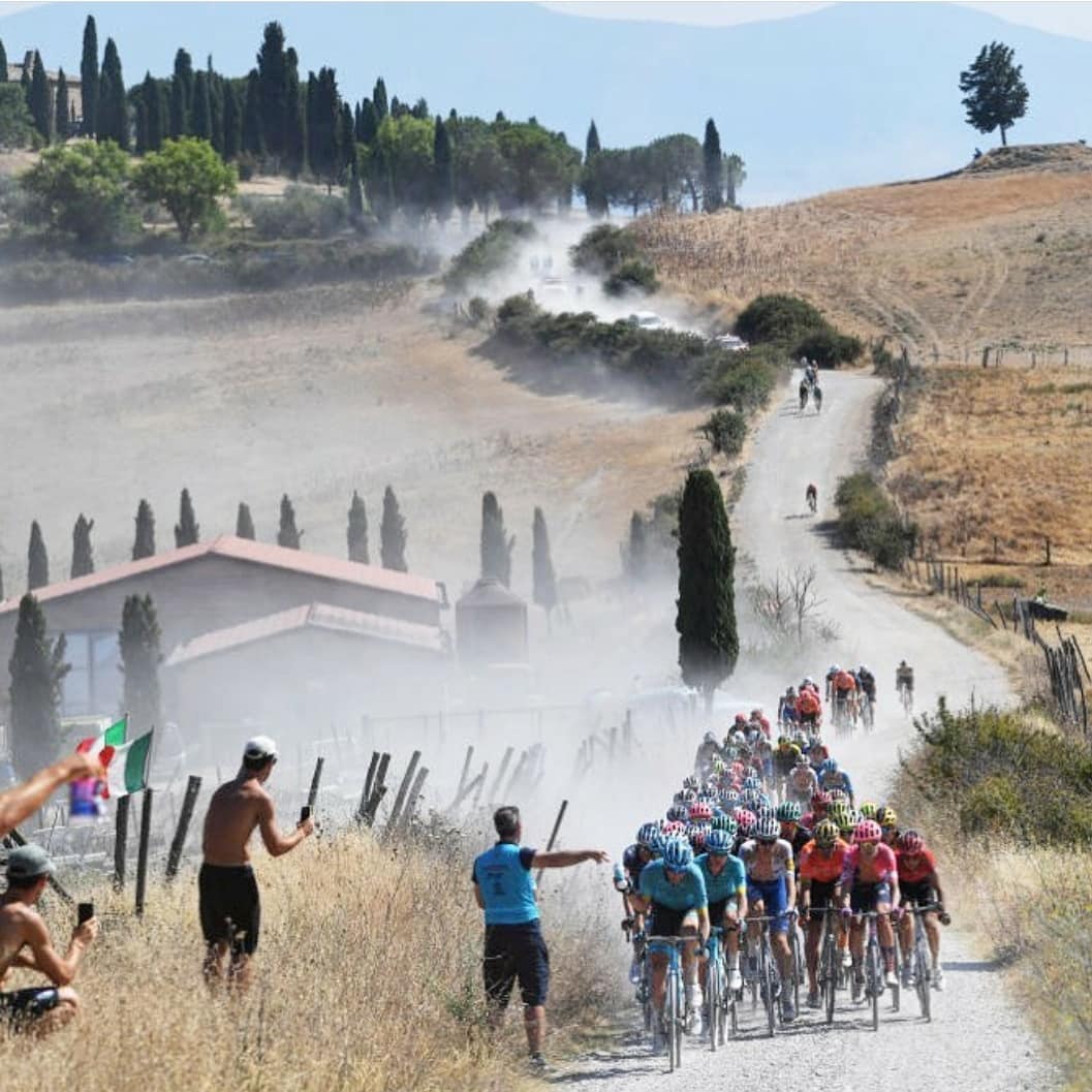 IvetteShanf65a's tweet photo. Are you not entertained? @pedaloff_uk @lookcycle @strade_bianche https://t.co/IZ0l9GOwSb