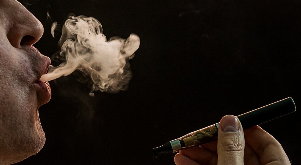 thehighcrowdco's tweet photo. From entry-level dry herb rigs to premium live rosin oil carts, these top picks of the 8 best #weedvapes in #SouthAfrica suit every budget &amp; lifestyle.

🇿🇦 Explore our complete buyer's guide &amp; pick a zaza setup worth your ZAR. 

🔗 https://t.co/mSg8ueYdUf https://t.co/9VUoJZhUqY