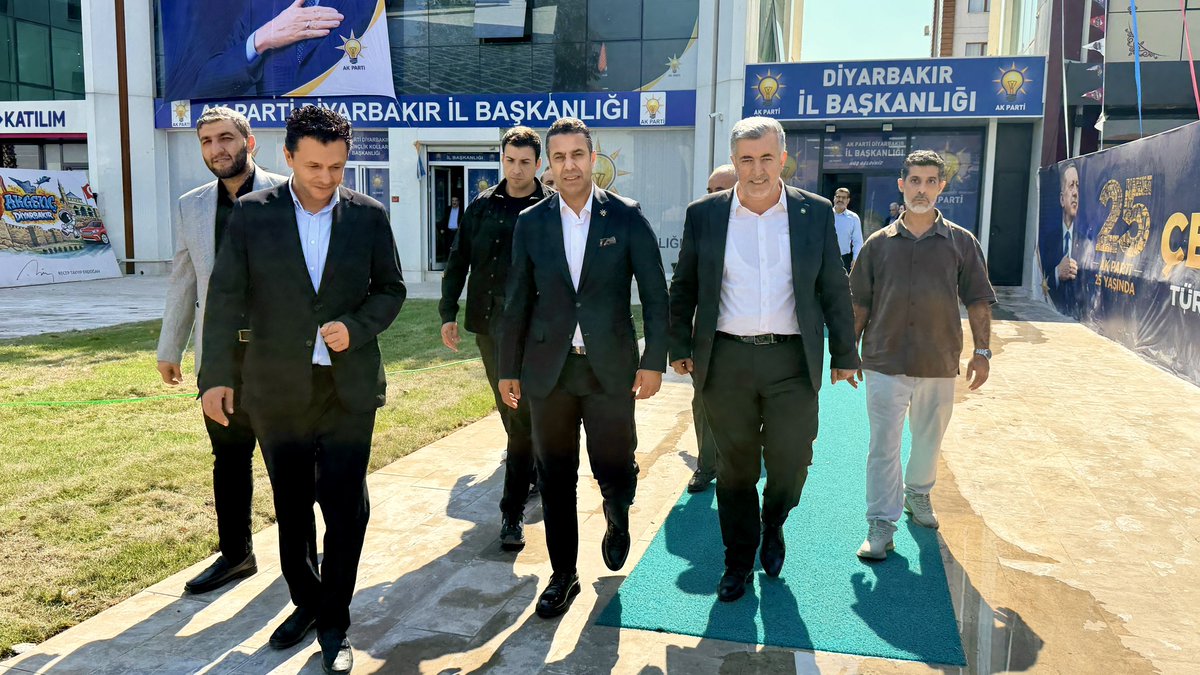 HudaPar21's tweet photo. İl Başkanımız Sayın Zeynul Abidin Gülsever ve beraberindeki heyetimiz, AK Parti Diyarbakır İl Başkanlığına atanan Sayın Hamit Sümer'e "hayırlı olsun" ziyaretinde bulundu.   

Nazik misafirperverliklerinden dolayı kendilerine teşekkür ederiz. https://t.co/8VwkX5uVfe