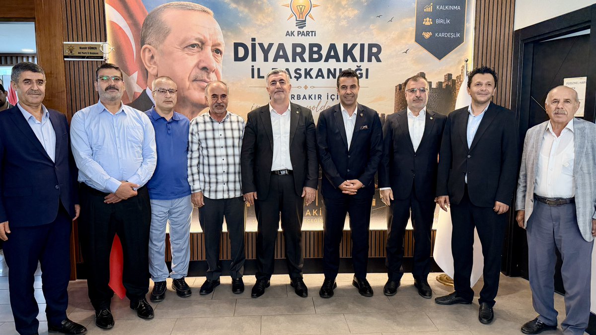 HudaPar21's tweet photo. İl Başkanımız Sayın Zeynul Abidin Gülsever ve beraberindeki heyetimiz, AK Parti Diyarbakır İl Başkanlığına atanan Sayın Hamit Sümer'e "hayırlı olsun" ziyaretinde bulundu.   

Nazik misafirperverliklerinden dolayı kendilerine teşekkür ederiz. https://t.co/8VwkX5uVfe