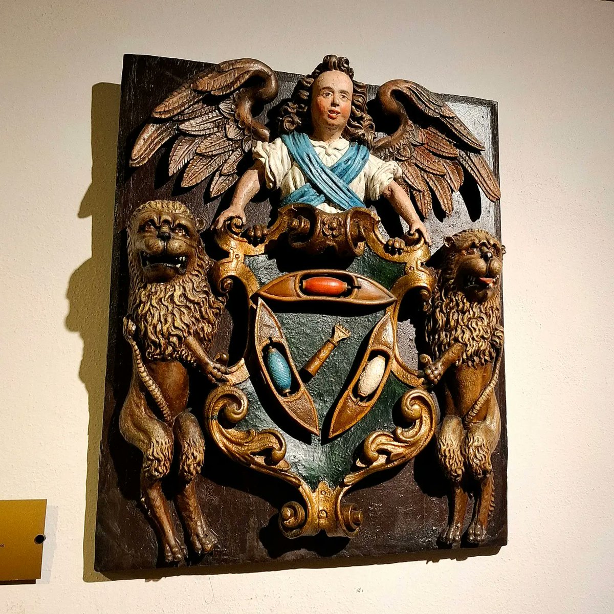 Cinderellapa4's tweet photo. Bardzo przyzwoite lwy. Herb cechu włókienników, prawdopodobnie z Muzeum Narodowego we Wrocławiu. https://t.co/05l0aQ1pgy