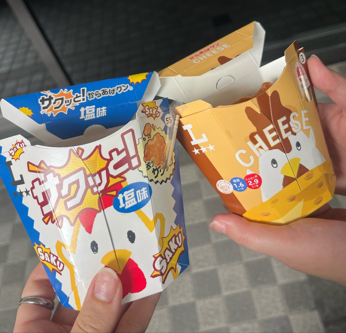 kotomarinsky03's tweet photo. 朝ごはんにからあげクン食べてた
チーズも一つもらって食べてた🧀
サクッと！めちゃ美味しかったので、ずっと販売してください https://t.co/asTNyrvQPU