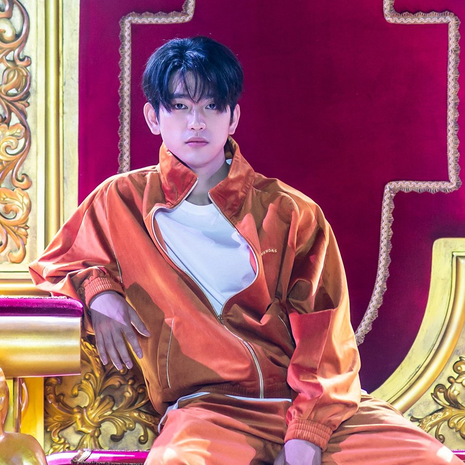 hifivemoviejp's tweet photo. #ハイファイブ人物図鑑 ⑥✋️

👑 ヨンチュン

膵臓を移植したら――
生命力を吸収するSPECに覚醒！

正体は、人々から崇められる新興宗教の教祖。

狙うのは、
HI-FIVEの5人に宿ったSPECすべて。

その目的は――“絶対神”になること。

映画『#ハイファイブ！』10.16公開 https://t.co/wtXWEUXc8I