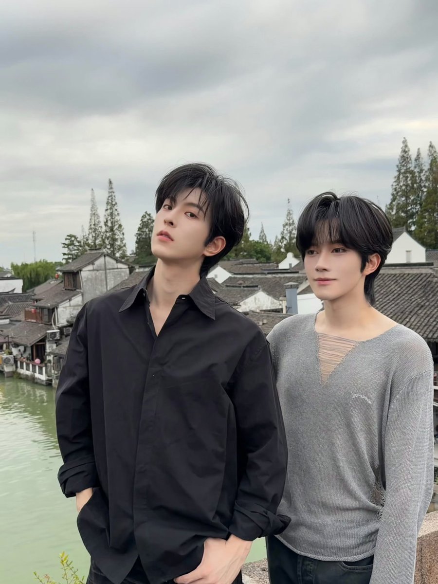 0rangeFair's tweet photo. 260914 Qiu's weibo

Qiu + outing = autumn outing

#XingQiu #EliotHuang #KipukaQiu #HuangXing #QiuDingjie #XYQQJ #黄星 #邱鼎杰 https://t.co/bT6kmC7gFx