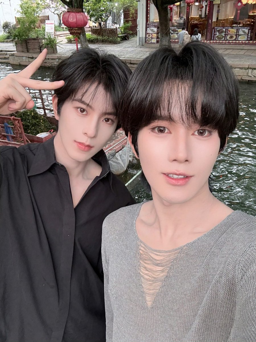 0rangeFair's tweet photo. 260914 Qiu's weibo

Qiu + outing = autumn outing

#XingQiu #EliotHuang #KipukaQiu #HuangXing #QiuDingjie #XYQQJ #黄星 #邱鼎杰 https://t.co/bT6kmC7gFx