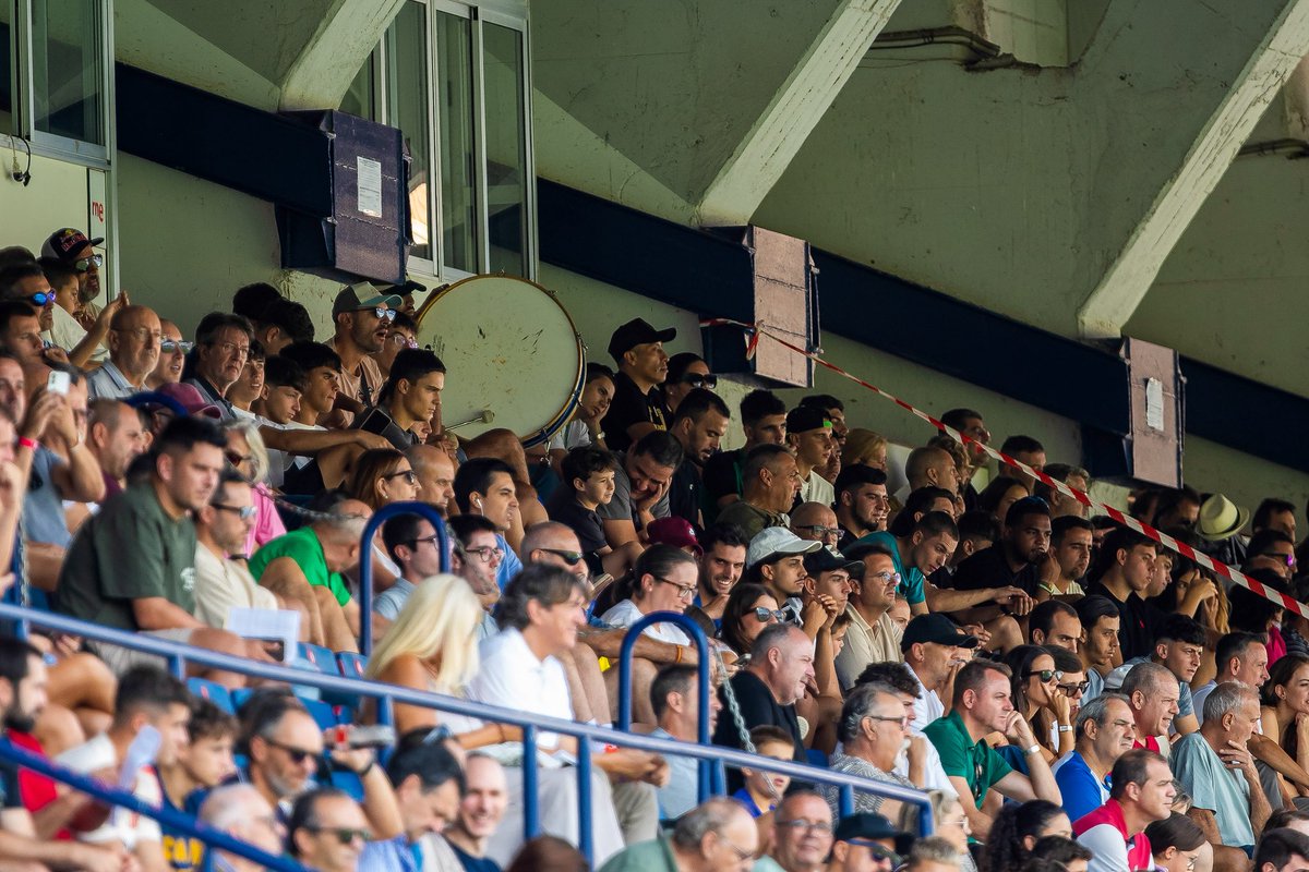 UCAMMurciaCF's tweet photo. 🤩 Qué ganas teníamos de que volviese el fútbol a casa.

¡Gracias por el apoyo incondicional, afición! 💙

#UCAMMurciaValenciaMestalla | 2026/27 https://t.co/eKxTSpmbPS