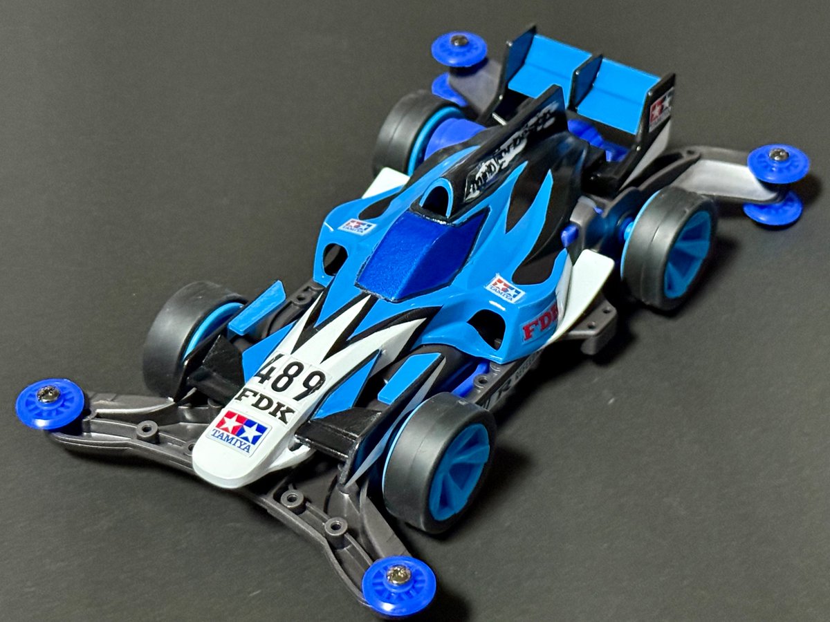 tkmt3249's tweet photo. #JC2026コンデレ3
#リバリー部門
#mini4wd

作品名:オーシャンキング

鮫の海中を凄まじく泳ぎ抜く姿をイメージして難しかったですが表現してみました。
カーナンバーも鮫らしい番号に設定してシンプルながら遊び要素も取り入れました☆ https://t.co/H6XJpaQcbB