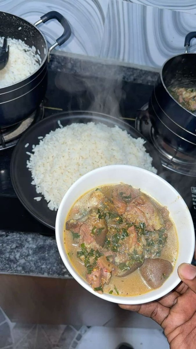 DatariJohn1's tweet photo. As e dey hot for the weather😋 
Thank God say I Sabi cook I no need babe https://t.co/Oo5Zme7DHb