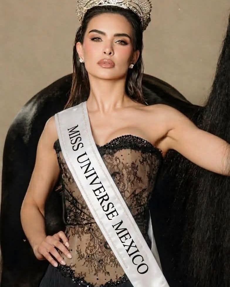 JuliusBattey's tweet photo. 👑🥹 Fátima Bosch se despidió de su corona con el corazón lleno de emociones. 🇲🇽✨
Después de un reinado marcado por momentos especiales, la mexicana agradeció cada experiencia y el apoyo que recibió a lo largo de este camino. Hoy deja atrás una https://t.co/db075sfiAa