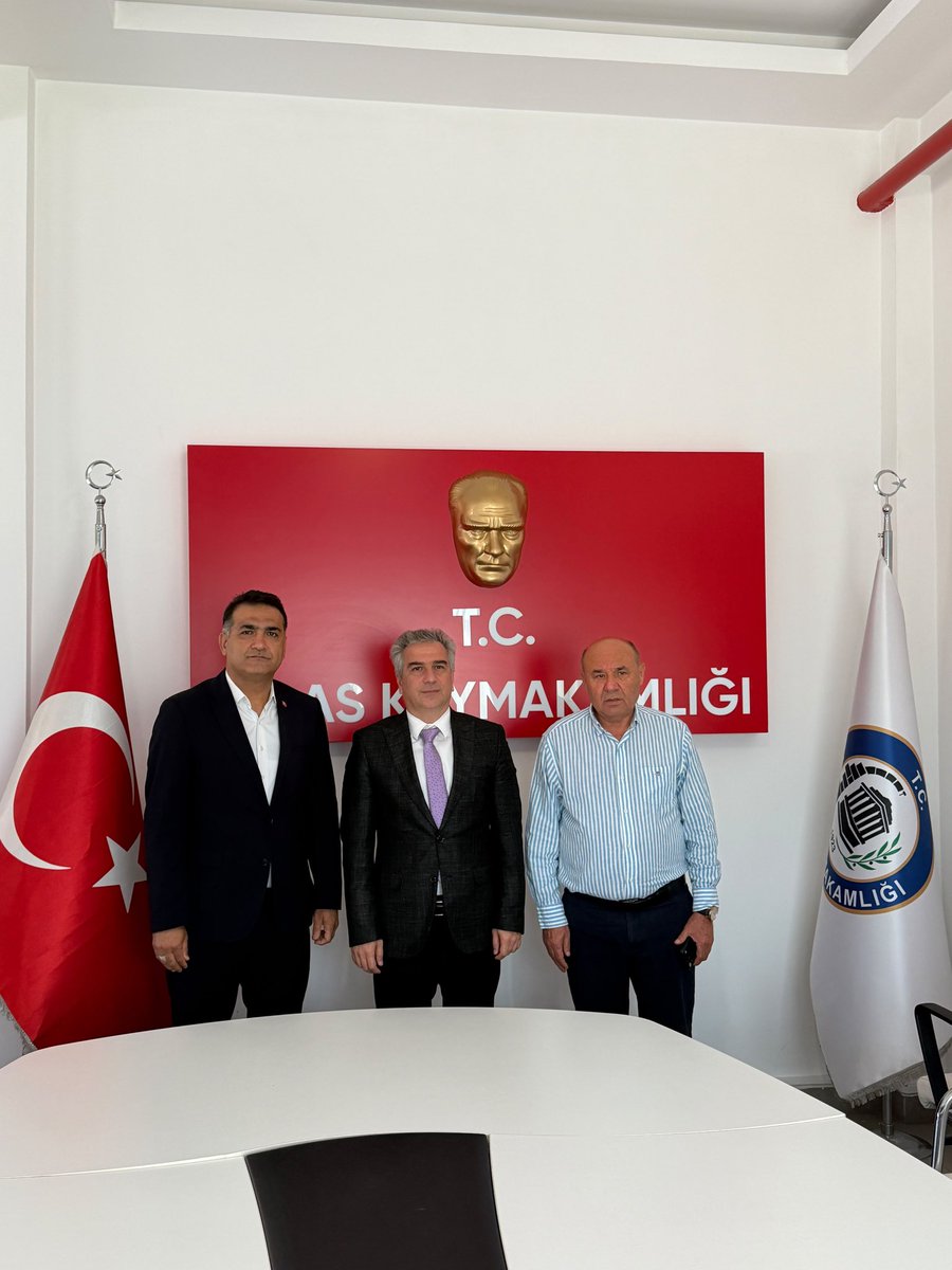 YakupOtgoz's tweet photo. 📍 Milas Kaymakamlığı

Milas Kaymakamımız Dr. Vural Karagül’ü ziyaret ederek yeni görevinde hayırlı olsun dileklerimizi ilettik.

Milas’ımızın gündemindeki çalışmalar üzerine değerlendirmelerde bulunduğumuz görüşmede, ilçemize yönelik hizmet ve projeler hakkında da fikir alışverişinde bulunduk.

Sayın Kaymakamımıza yeni görevinde başarılar diliyor, misafirperverliği için teşekkür ediyorum.