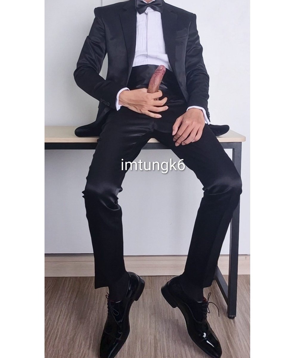 imtungk6's tweet photo. chú rể của ai ra nhận nào, ngồi lên đây nhún trên con cặc gân guốc của tớ đi 😛 https://t.co/vxBNWZtGD2