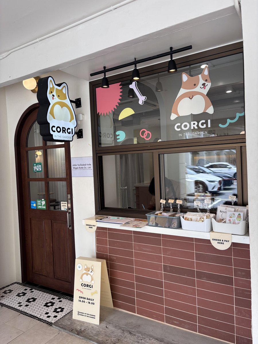viewwrs's tweet photo. 🐾🐶คอร์กี้ที่นี่ Friendly เกินไปแล้ว! Corgi in the garden น้องเทรนมาอย่างดีเด็กเอ็นสุดๆ คึกตลอด1ชมเต็ม น่าเอ็นดูววว ค่าเข้าเริ่มต้น 350฿ (ค่าเข้า+เครื่องดื่ม1แก้ว) เค้กกับค่าขนมน้องจะคิดแยก น้องน่ารักมากก พี่พนงบริการดีสุดๆ แนะนำวิธีเล่นกะน้องและถ่ายรูปกรุ้ปชอตให้ทุกคน ตั้งแต่ไปคาเฟ่น้องหมา ชอบที่นี่ที่สุดละ คุ้มจริง! น้องเล่นกับเราไม่หยุดเลย😂
📍เจ��ิญนคร ซอย10