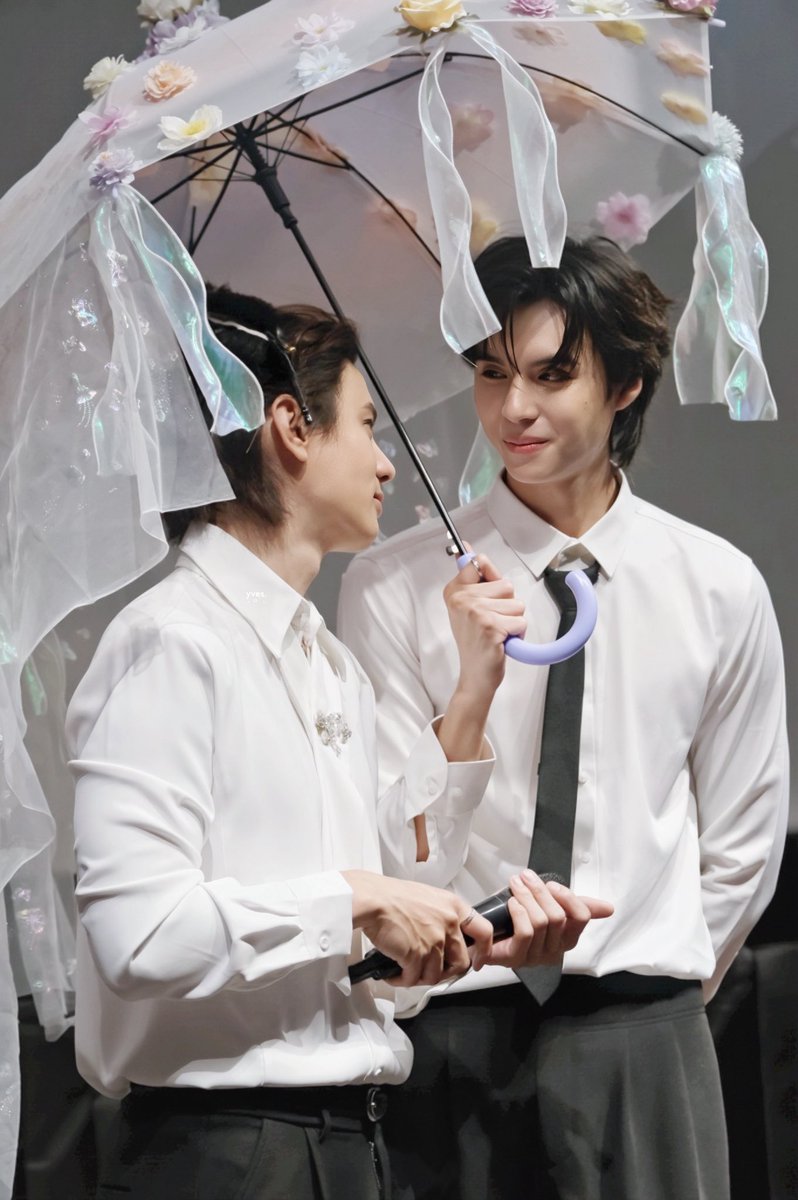 yvesishappyy's tweet photo. 140926 𓏔 #COPTERBANK1stBirthdayFM #CopterBank #FoolInLove

HappyCB 1st Birthday

It’s a beautiful life, 
beautiful day ⊃⩊֊♡💐

——————————— ⟢ ˚⊹
◜ #copterntp 𓎛 #bankartit ◞
˗ˋˏ #takenbyyves◞♡ ˎˊ˗ https://t.co/wA7Rafqo3L
