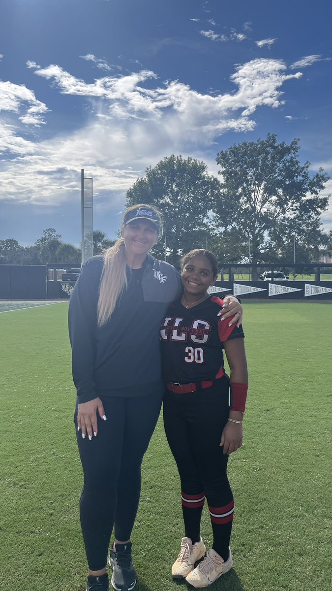 AriaAlex3030's tweet photo. Thank you so much @UCF_Softball for inviting me and my team out to your camp! I learned some very valuable skills that I will implement into my game, and had lots of fun! Thank you @coachkoons @CoachBallMalone @SPestrak @noahbsanders @MHawley26 @MHawley26 for an amazing camp! https://t.co/rVPRUspIii