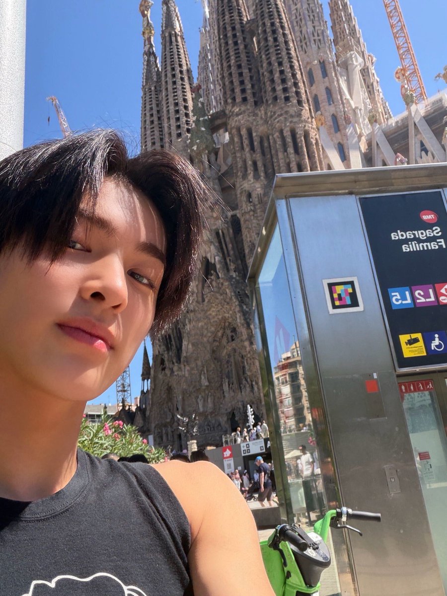 keonhosloop's tweet photo. world trip with keonho 🌎 https://t.co/D2SGbuVurc