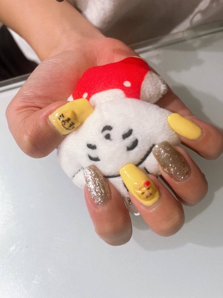 rii172412's tweet photo. 今回のネイルかわちく出来た〜💛💛 https://t.co/m5Yk1GNiEp