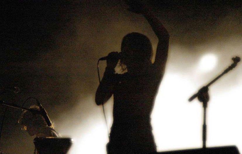 DavidPaot's tweet photo. Acabo de recuperar dun disco duro escangallado un montón de fotos que perdera. Esta é unha serie dextres fotos nun concerto dunha ediciön do Cambre Rock alá polo 2002 https://t.co/kToo8LREqT