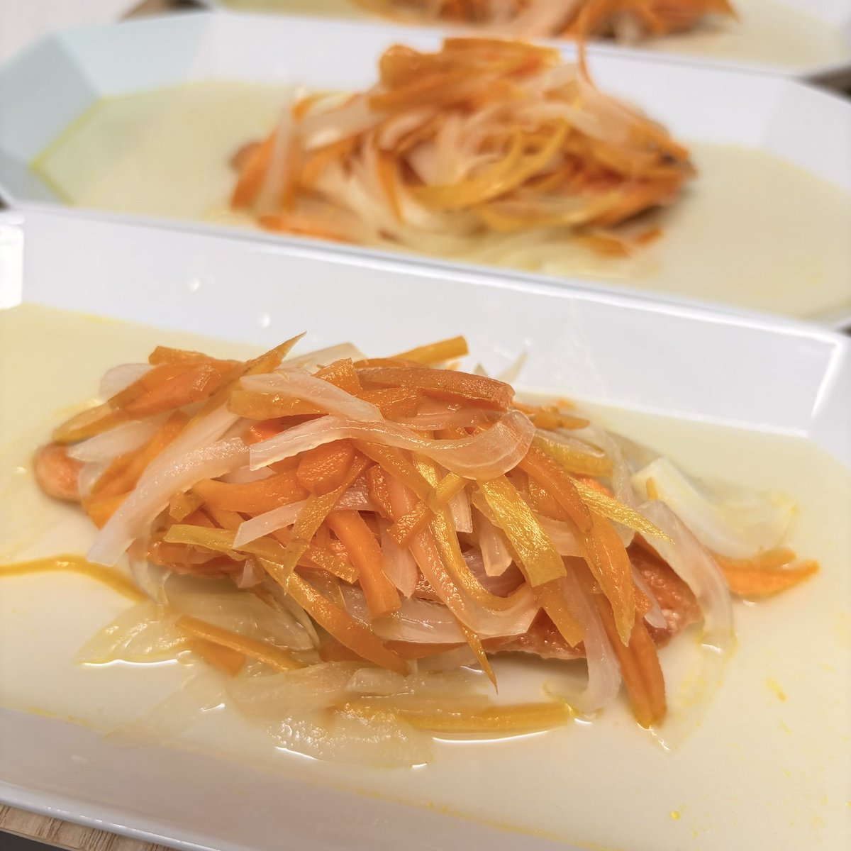 SakuTea_'s tweet photo. ○鮭の南蛮漬け
○ナスとししとうの炒め焼き
平日のおうちごはんで揚げも焼きもは久しぶり🍚
 #SakuSakuごはん https://t.co/HtHdJ7MAIG