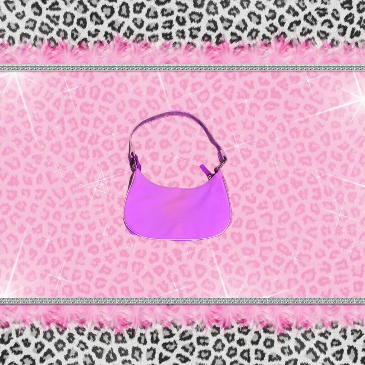 BinhoFreitasAF's tweet photo. Mini but major: this vintage Hannah Montana bag brings full Y2K energy with a touch of silver shine. Never worn. DM to claim. $5. 99 https://t.co/h5KHfnTeaY