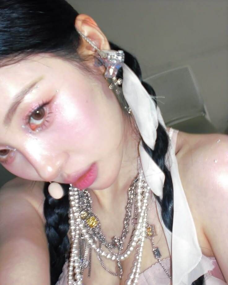 sunmihq's tweet photo. ♥︎ ♥︎ ♥︎ 

#SUNMI #선미 #MIYA #미야 #미야네 @miyaohyeah https://t.co/XSR0Vz0zIz