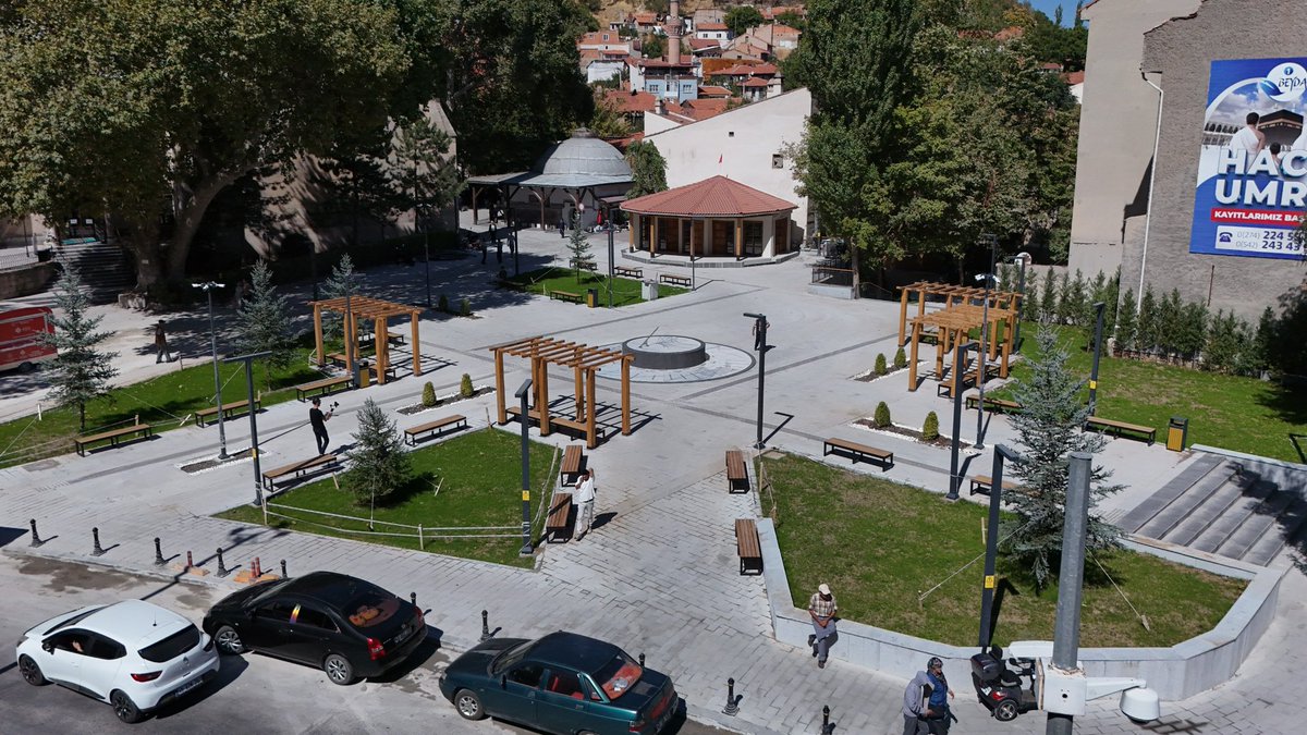 hsm_ertekin's tweet photo. Zafertepe mahallesi kent lokantası ve Ulucami meydan parkı projelerinin açılış programlarına katıldık şehrimize hayırlı olsun. https://t.co/iTVuzgb7hq