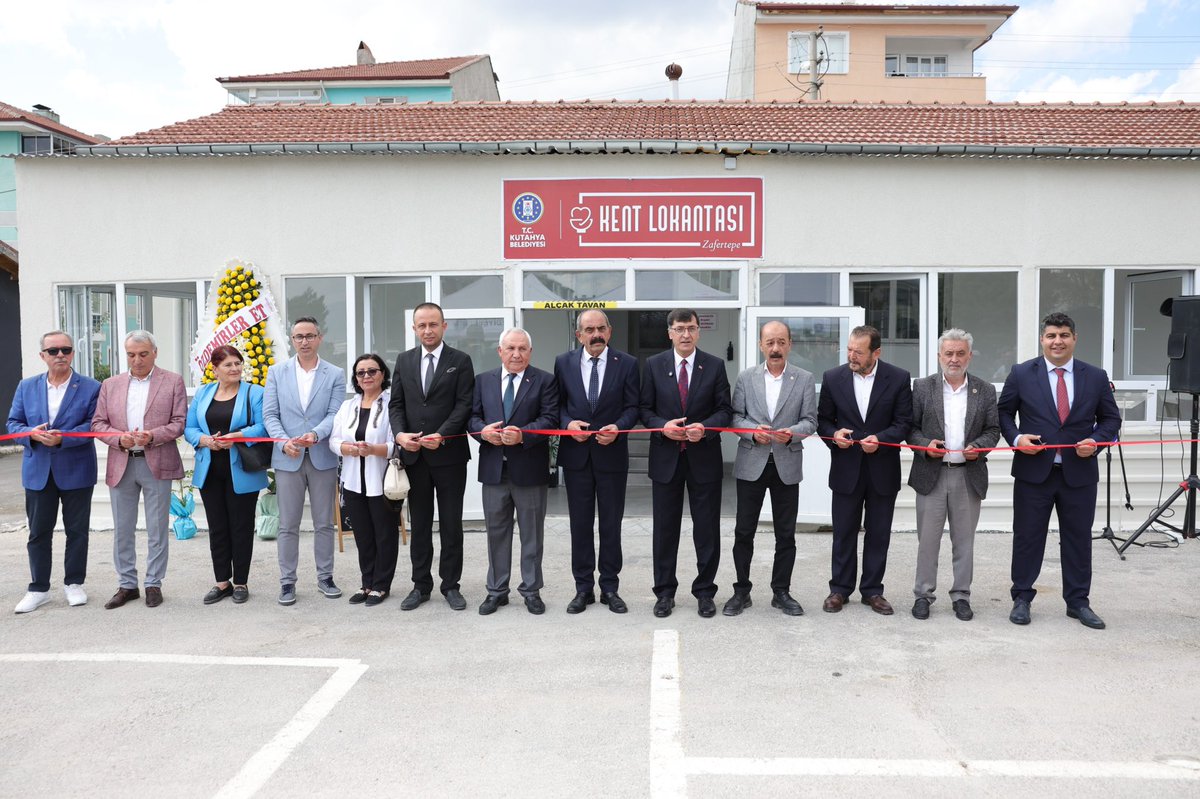 hsm_ertekin's tweet photo. Zafertepe mahallesi kent lokantası ve Ulucami meydan parkı projelerinin açılış programlarına katıldık şehrimize hayırlı olsun. https://t.co/iTVuzgb7hq