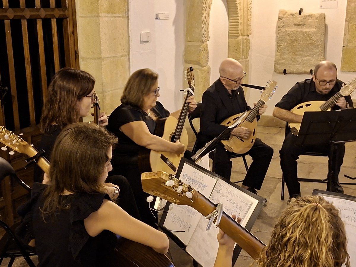 MusArqUbeda's tweet photo. Segunda de las "Noches de Patrimonio" en el Museo Arqueológico de Úbeda con la gran actuación del Cuarteto de Cuerda Pulsada Andrés de Vandelvira. 👏👏
Muchas gracias a l@s artistas y al público asistente.
🔹#CulturaAND #MuseosAND https://t.co/qA26lLTMn0