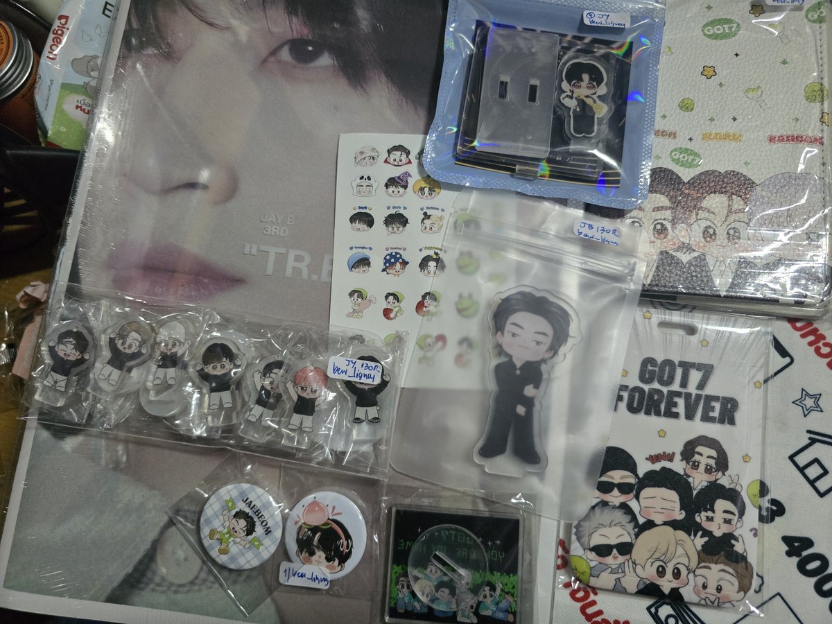 bew_lingnoy's tweet photo. ของรางวัลกิจสตรีมเพลงเพื่อนมาละค่าาา เยอะจนงงไปหมด น่ารักทั้งนั้นเลยขอบคุณมากนะคะ รอกิจพี่พระเอกต่องับ 🙏🏻🥰💕
#RVPTOS
@got7acts
@felicetteG7 https://t.co/UqBp9W1Ajc