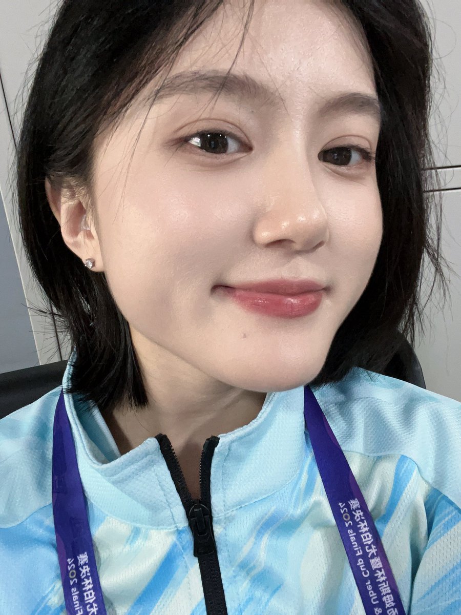 veniovo's tweet photo. 我长得很纯良但其实每天都想和别人玩sm，只调不做然后把别人往死里抽 https://t.co/9AMnGiyf0F