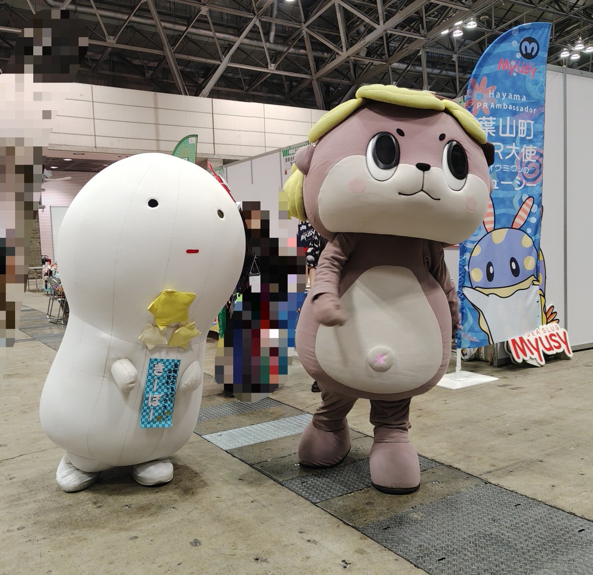 199377KAFD's tweet photo. 一歩前へ！

こみあってたから、この写真が何かのポーズなのか、偶然なのか分からないけど、なんか力強い(笑)

#しんじょう君
#きーぼー
#全国ご当地おすマルちば https://t.co/Zyvpm7ShHT