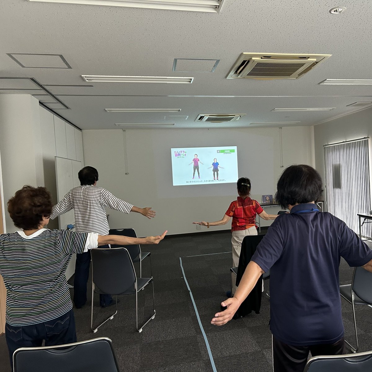 ginzanji's tweet photo. #えんｊｏｙ‼️

参加6名（初参加1名）。社協さん2名。
「ラジオ体操とたいそうの時間ですよ」を行いました。
#ミニらいとモルック®︎体験会は7人名の方とスタッフで2ゲーム行いました。
#認知症予防活動 #ニヨ活 #えんｊｏｙ #百歳体操 #cocoてらこや #浄土宗ともいき財団助成 #えんてらす https://t.co/cvxVyMp1Mf
