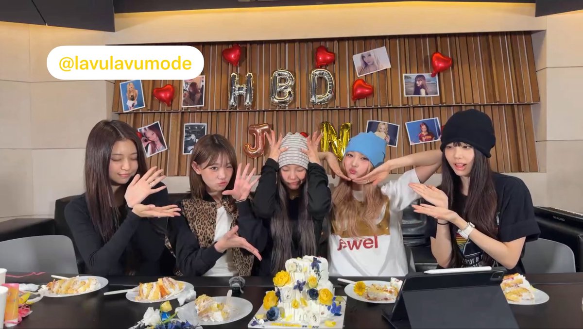lavulavumode's tweet photo. HAPPY #NEWYDAY ♥ 
데뷔하고 처음 맞는 생일인데 너무 축하하구..🎉
유이를 좋아하기 시작한게 내가 올해 가장 잘한 일 같아! 주원이랑 함께하는 생일이니까 두배로 더 행복한 생일이 됐으면 좋겠다! 쭈뉴즈 생축🩷💕
항상 아프지말고 밥 잘먹고 건강하게 활동했으면 좋겟고 나한텐 유이가 짱이야!♥ https://t.co/mtybQNBz2X
