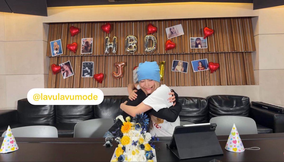 lavulavumode's tweet photo. HAPPY #NEWYDAY ♥ 
데뷔하고 처음 맞는 생일인데 너무 축하하구..🎉
유이를 좋아하기 시작한게 내가 올해 가장 잘한 일 같아! 주원이랑 함께하는 생일이니까 두배로 더 행복한 생일이 됐으면 좋겠다! 쭈뉴즈 생축🩷💕
항상 아프지말고 밥 잘먹고 건강하게 활동했으면 좋겟고 나한텐 유이가 짱이야!♥ https://t.co/mtybQNBz2X