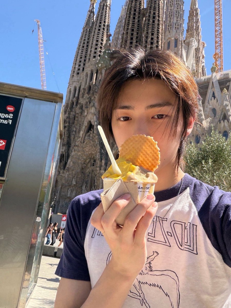 TIMETOACAl's tweet photo. juhoon posting canon javi uy photos …………………….. who did i save in my past life https://t.co/miyOxCyO5N
