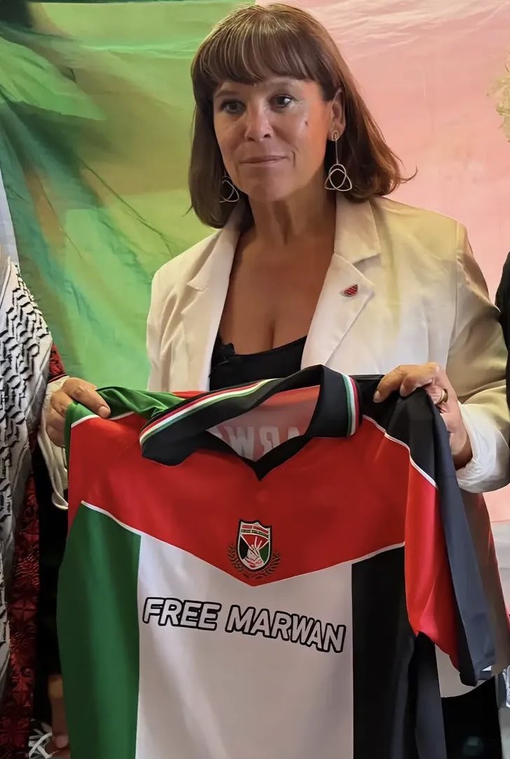 HeidiBachram's tweet photo. President of Sinn Féin Mary Lou McDonald posing with a top calling for the freedom of a heinous Palestinian terrorist in jail for murdering five civilians. Nice job distancing the party from terrorism. Gross. https://t.co/JoeyoGyIPS